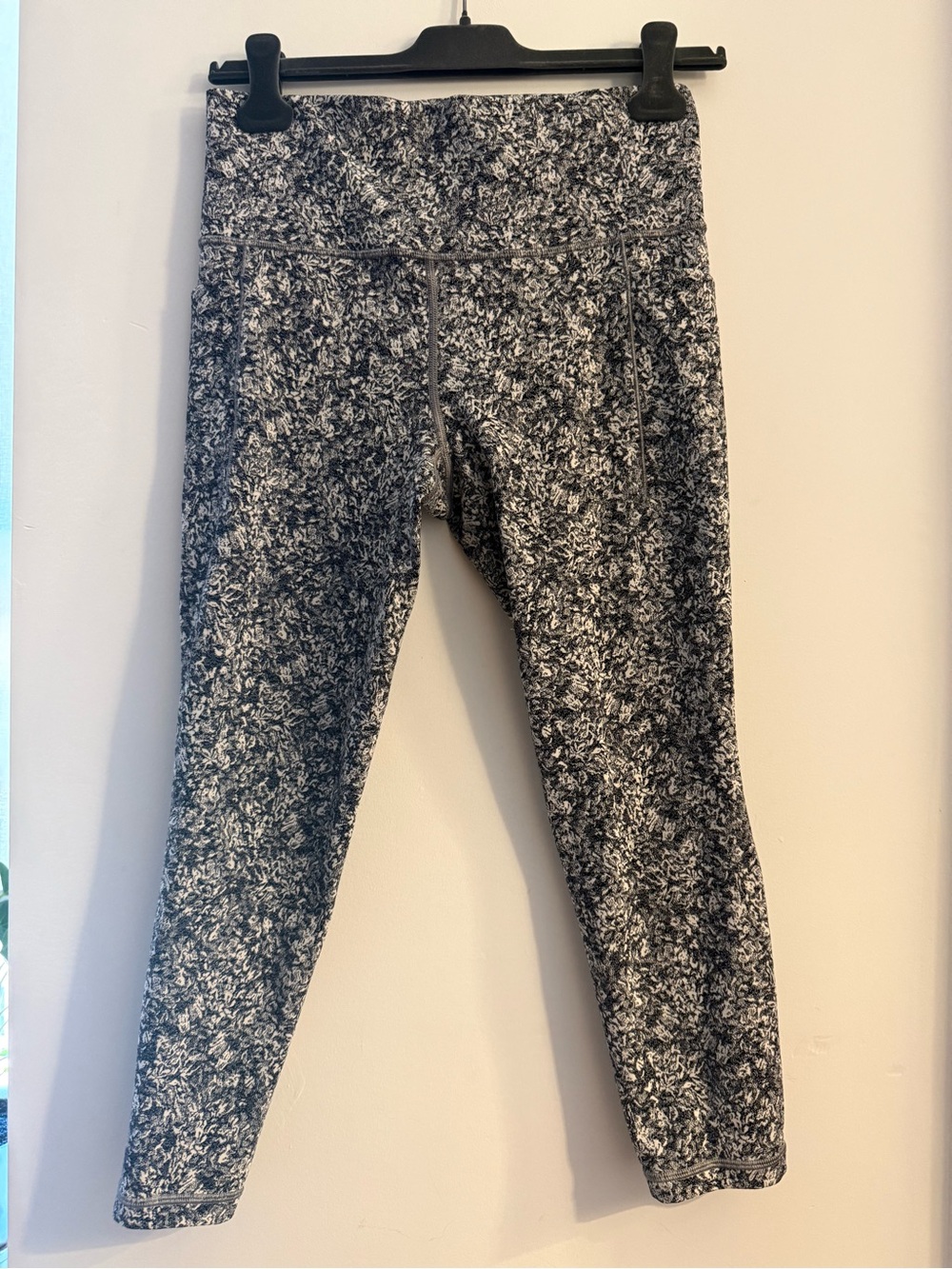 Athleta Satulation Stash Pocket II 7/8 leggings in black/white graffiti floral
